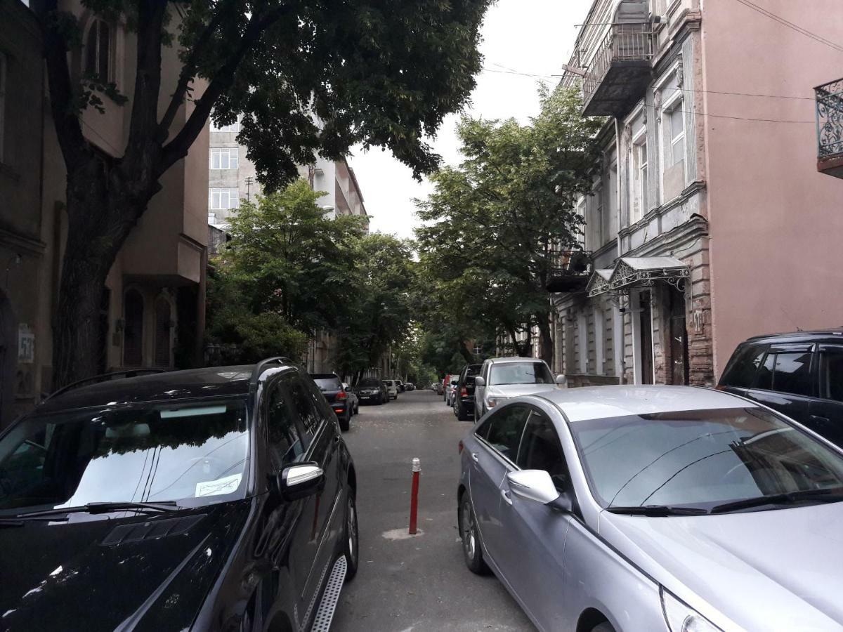 Nino'S Apartment In The Center Of Tbilisi Buitenkant foto